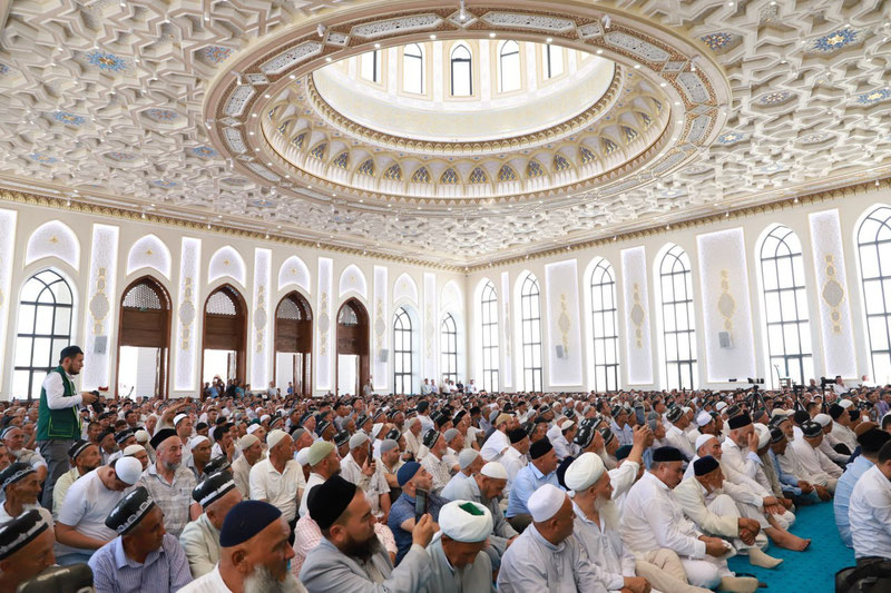 Image of 'In Uzbekistan, the Quran is recited in 1765 mosques.'