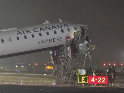 Image of 'In New York, a plane collided with a fire truck.'