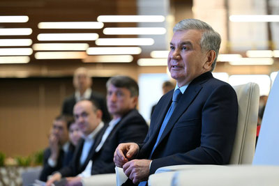 'Shavkat Mirziyoyevga Yangi Toshkentdagi 6 ming gektarlik qurilish va 2 million aholiga moʻljallangan megaloyiha taqdim etildi.'ning rasmi