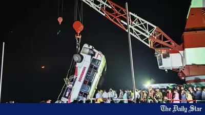 Изрображение 'В Бангладеш в реку упал автобус с пассажирами, погибли 18 человек'