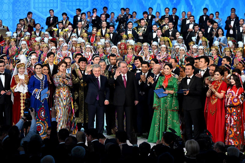 Изрображение 'Главы Узбекистана и Таджикистана приняли участие в совместном концерте мастеров искусства'
