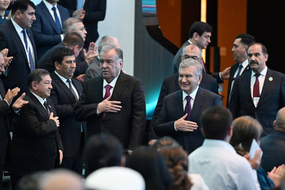 'Oʻzbekiston va Tojikiston rahbarlari qoʻshma kontsertni tomosha qildi'ning rasmi