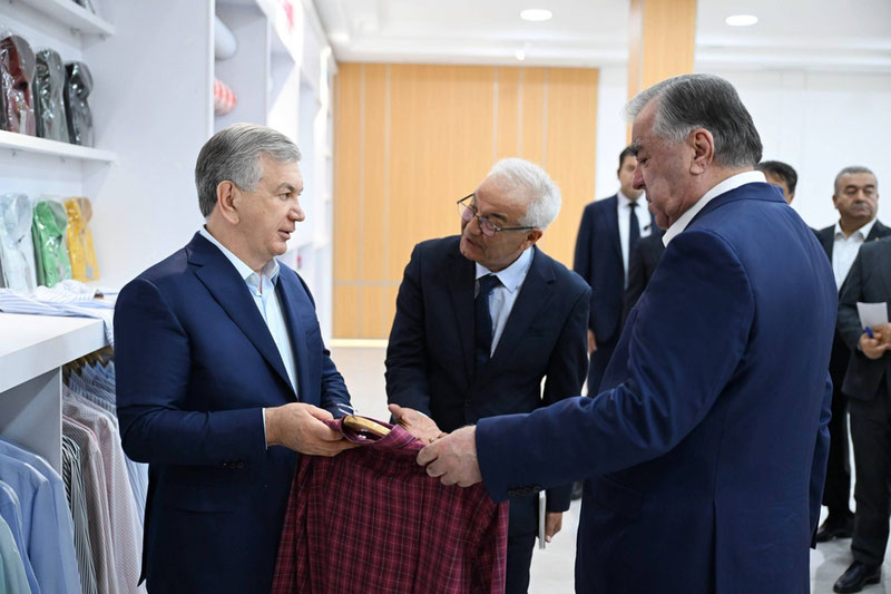 Image of 'The Presidents of Uzbekistan and Tajikistan visited a modern textile enterprise.'