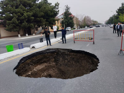 Изрображение 'В Андижане обрушилась часть автомобильной дороги'