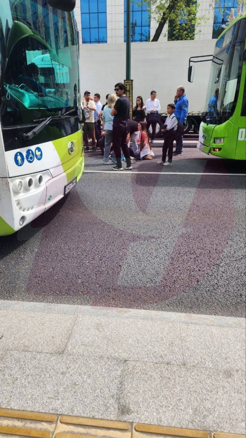 Изрображение 'Автобус совершил наезд на школьницу на выделенной полосе на Шота Руставели в Ташкенте'