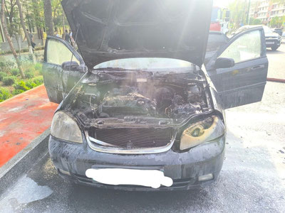 Изрображение 'Еще одно ЧП на улице Шота Руставели: загорелся автомобиль'