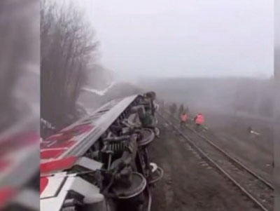 'Россияда поезд ҳалокати: 7 вагон рельсдан чиқди'ning rasmi