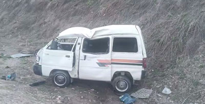 Image of '"Kamchik" pass, a car fell into a ditch.'