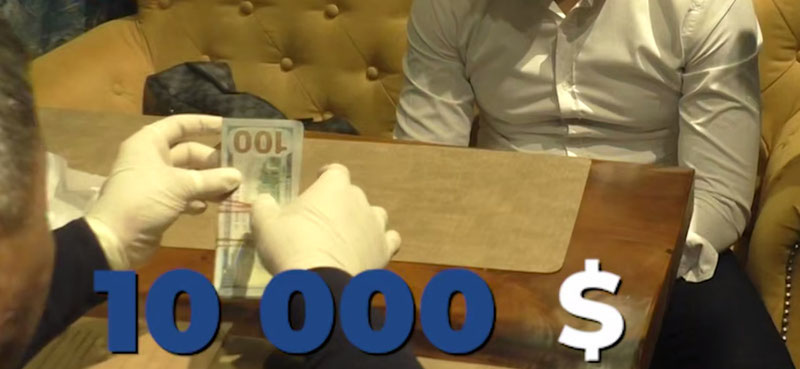 Изрображение 'В Ташкенте банковский работник задержан с взяткой в 10 тысяч долларов'