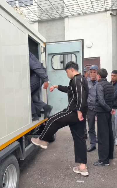 Изрображение 'Участников провокационного "пранка с глухонемым водителем" наказали'