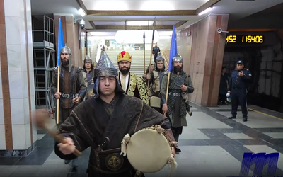 Изрображение 'В ташкентском метро провели акцию к юбилею Амира Темура (видео)'