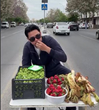 Изрображение 'В Маргилане оштрафовали человека, снимавшего рекламный ролик на проезжей части'