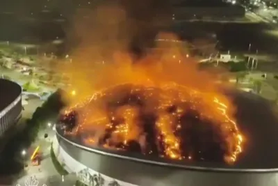 'Бразилияда мусобақа вақтида стадионнинг томи ёниб кетди'ning rasmi