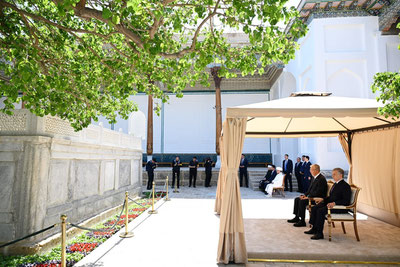 Изрображение 'Президенты Узбекистана и Казахстана почтили память Бахауддина Накшбанда'