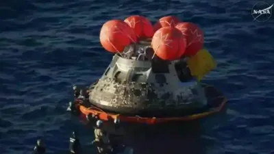 Изрображение 'Экипаж «Артемиды-2», облетевший Луну, вернулся на Землю (видео)'