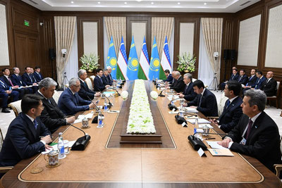 Изрображение 'Лидеры Узбекистана и Казахстана встретились в Бухаре'