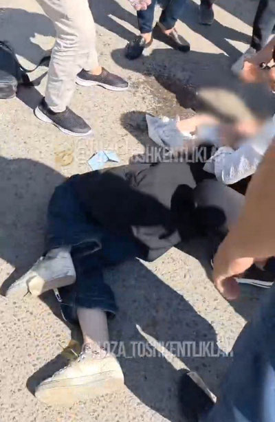 Изрображение 'В Ташкенте при столкновении со Spark водитель BYD потерял управление и сбил пешехода'