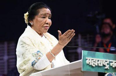 'Афсонавий ҳинд Болливуд қўшиқчиси Аша Бҳосле 92 ёшида вафот этди'ning rasmi