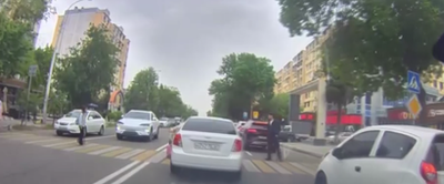 Изрображение 'В Ташкенте нашли нетерпеливого водителя, едва не наехавшего на школьницу (видео)'