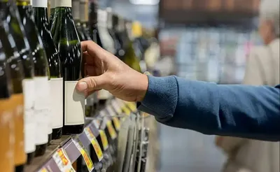 Изрображение 'В Узбекистане алкогольная продукция снова будет продаваться за наличные?'