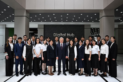 'Президент Фарғонадаги IT-паркнинг шарт-шароитлари  билан танишди'ning rasmi