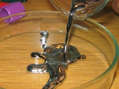 Изрображение 'Ртуть в пчелиных ульях: в Бухаре раскрыли незаконную схему продажи ядовитого вещества'