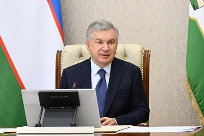 'Mirziyoyev korxonalarni “oyoqqa turğizish” va tadbirkorlar muammolarini hal etish bo‘yicha topshiriqlar berdi'ning rasmi