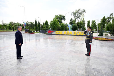 Изрображение 'Президент возложил венок к монументу «Ода стойкости»'